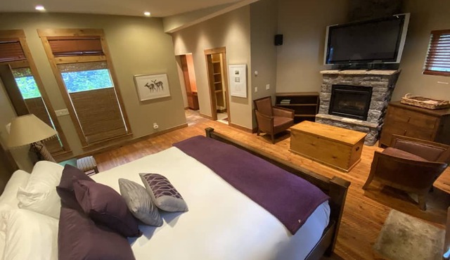 Large Lodge Style Mountainside Ski Chalet, Great Amenities, Amazing Location! in Teton Village