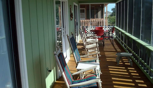 Shell House - Less than a block to beach access and recently updated! in Sunset Beach