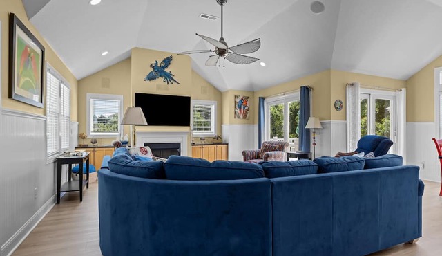 Oceanside,private pool,golf cart,elevator,easy beach access,in Spinnaker's Reach in Emerald Isle