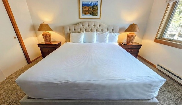 Bright Updated 3B w/bunk room, Indoor Pool/Hot Tub in Keystone