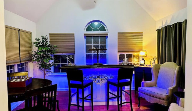 Spacious 5 BDRM Masthope Chalet with Private Movie Theater & AWESOME Game Room in Lackawaxen