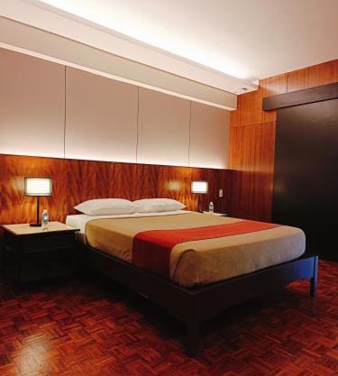 Tropicana Suites 